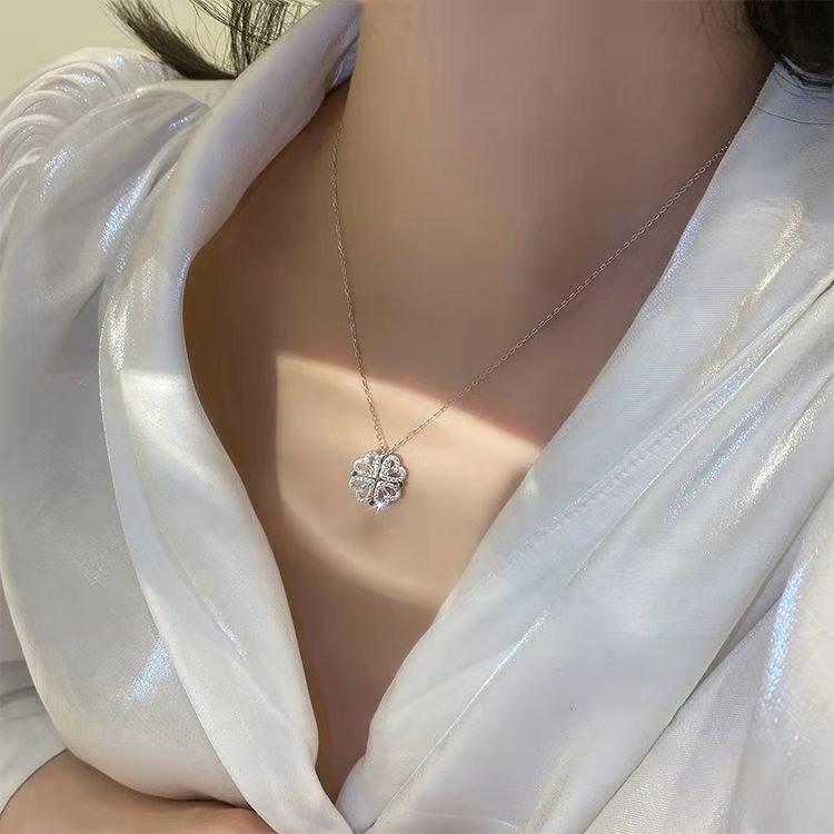 Heart necklace silver.