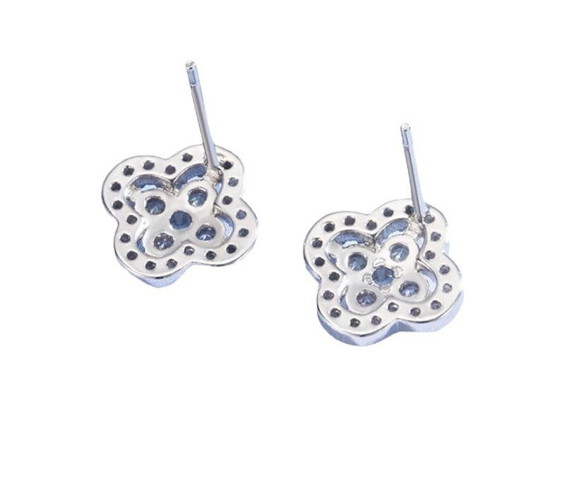 Nella ear studs silver.