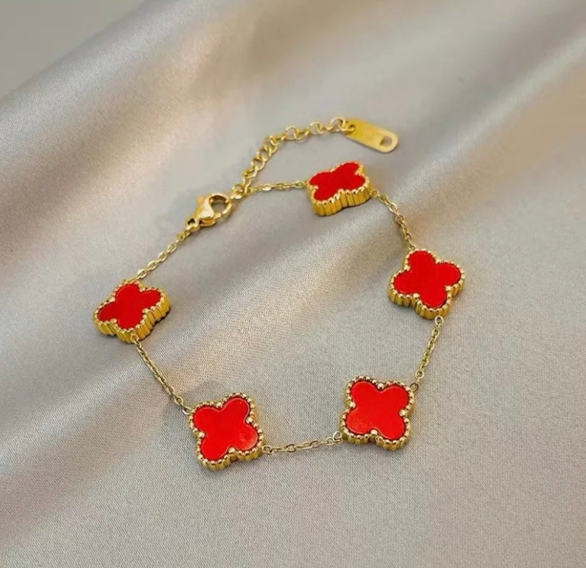 Ruhi bracelet red.
